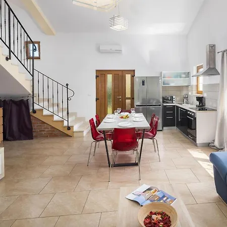 Holiday home Lovely In