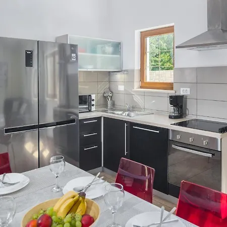 Holiday home Lovely In